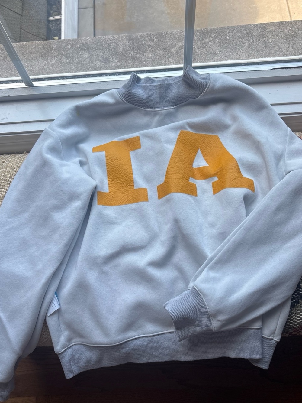 Fanatics Light Gray Crewneck Sweatshirt with Gold LA Print